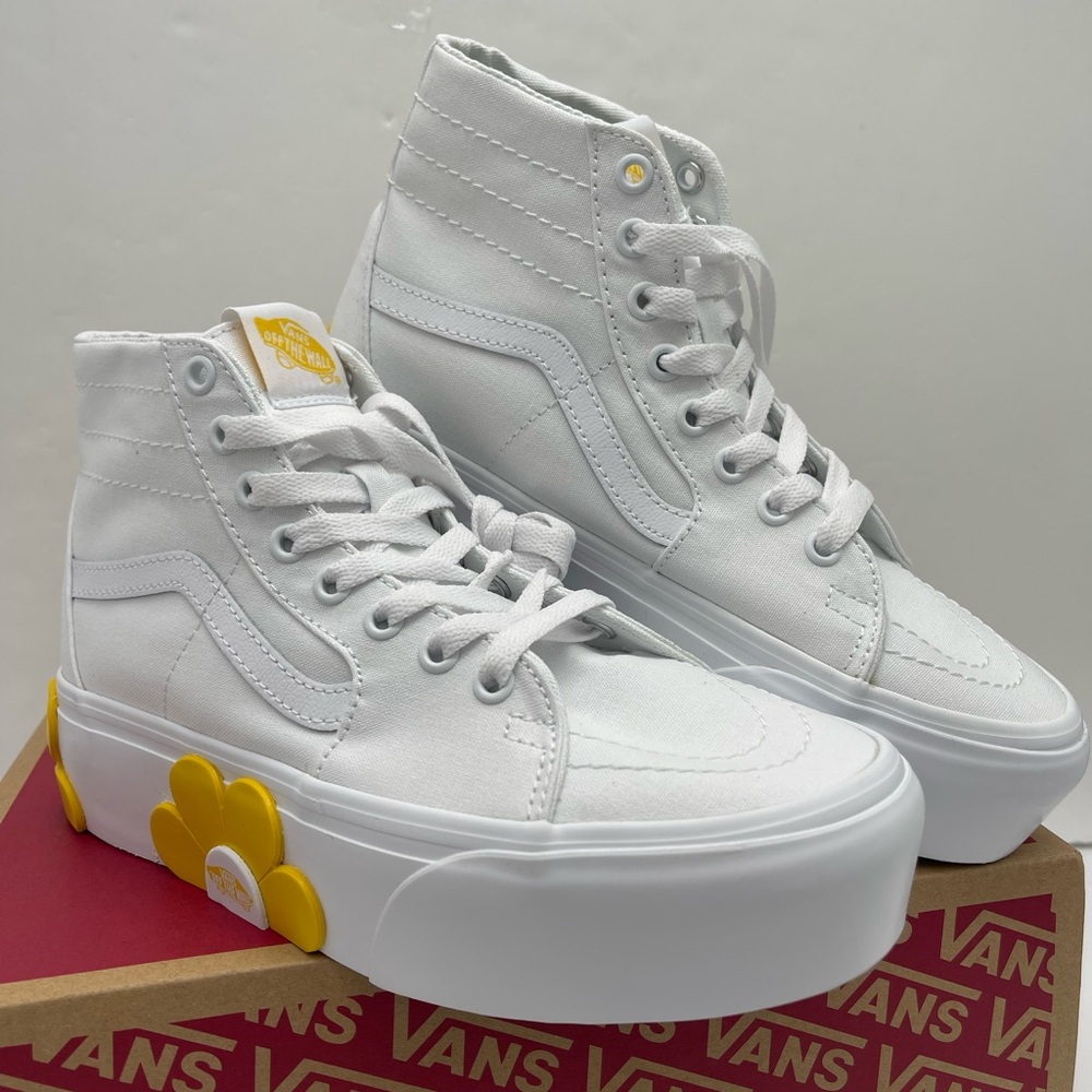 Vans Women's Sk8-Hi Tapered Stackform
True White
VN0A5JM1W00 Platform Sneakers - Picture 5 of 16